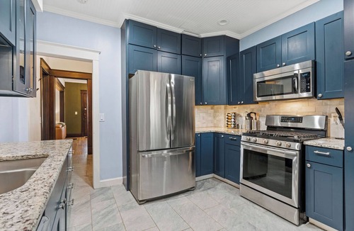 Kansas City House | Beautiful Westport Manor - Remodeled with 3 King beds!