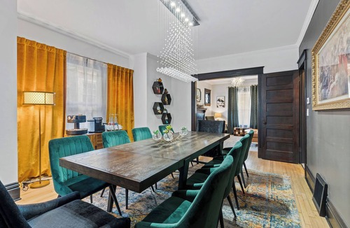 Kansas City House | Beautiful Westport Manor - Remodeled with 3 King beds!
