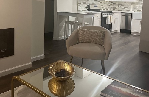 Magnolia Park Apartment | Beautiful White House in Burbank