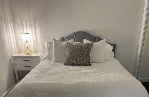 Magnolia Park Apartment | Beautiful White House in Burbank