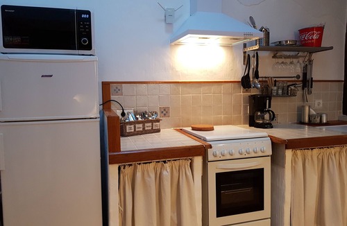Andillac Cottage | Beautiful white stone gîte in a character house with swimming pool and spa