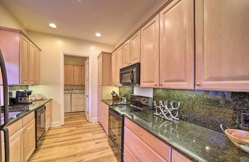 Whittier Condo | Beautiful Whittier Condo w/Deck + Mtn Views!