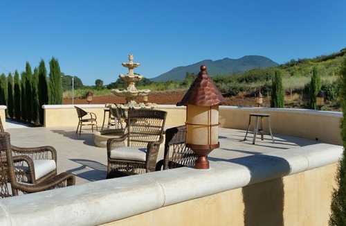 Lower Lake Villa | Beautiful Wine Ranch Vineyard Setting