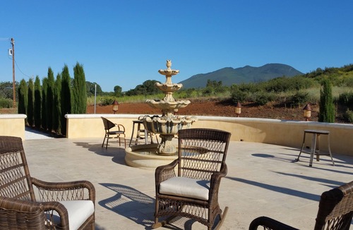 Lower Lake Villa | Beautiful Wine Ranch Vineyard Setting