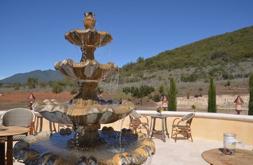 Lower Lake Villa | Beautiful Wine Ranch Vineyard Setting