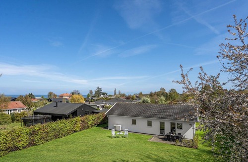Strøby Ladeplads House | Beautiful wooden house with jacuzzi and large outdoor area.
