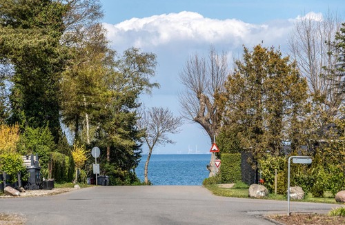 Strøby Ladeplads House | Beautiful wooden house with jacuzzi and large outdoor area.
