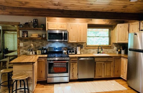 Albrightsville Cabin | Beautiful wooden lodge cabin in the Heart of the Poconos.