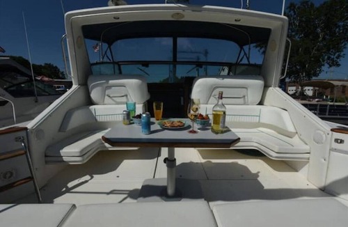 Catskill Boat Rental | Beautiful Yacht on Catskill Creek