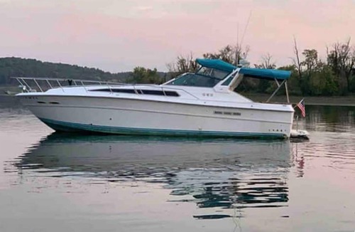 Catskill Boat Rental | Beautiful Yacht on Catskill Creek