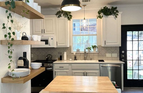 South River City House | Beautiful yard, cowboy pool, walk river trail/SoCo