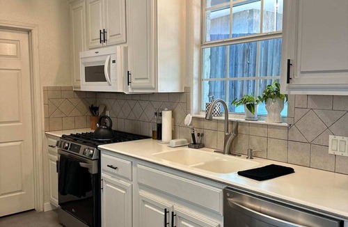 South River City House | Beautiful yard, cowboy pool, walk river trail/SoCo
