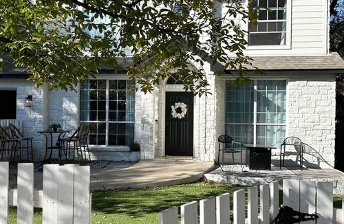 South River City House | Beautiful yard, cowboy pool, walk river trail/SoCo