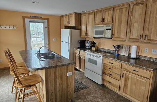 Litchfield House | Beautiful Year-Round Lakefront Home