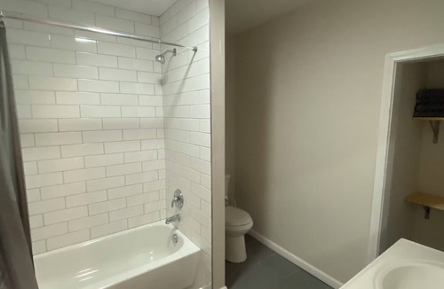 Downtown Niagara Falls House | Beautifull Whole House! Walk to Niagara Falls!
