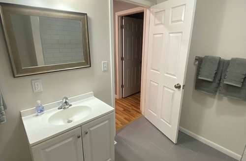 Downtown Niagara Falls House | Beautifull Whole House! Walk to Niagara Falls!
