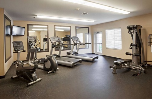 Ellendale House | Beautifully Appointed Room with Kitchen!