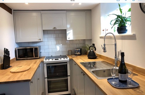 Pulham House | Beautifully barn conversion with panoramic views and private hot tub