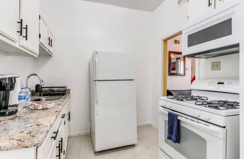 Government Hill Apartment | Beautifully decorated 1-bedroom for long term stay