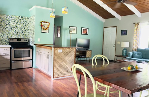 Keaau House | Beautifully Decorated and Remodeled in Hawaiian Paradise Park