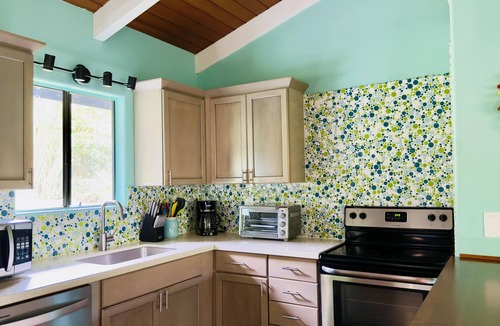 Keaau House | Beautifully Decorated and Remodeled in Hawaiian Paradise Park