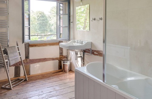 Honfleur Cottage | Beautifully decorated, warm and friendly farmhouse.