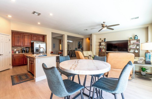 Paradise House | Beautifully decorated everything is new! Spacious single story home.
