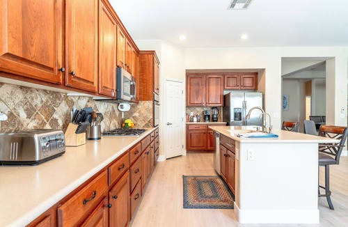 Paradise House | Beautifully decorated everything is new! Spacious single story home.