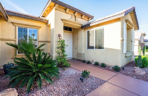 Paradise House | Beautifully decorated everything is new! Spacious single story home.