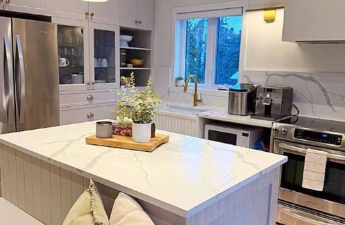 Lac-des-Plages House | Beautifully Designed Lakefront Chalet with Spa