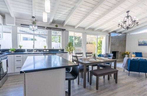 Winnetka House | Beautifully Designed 3BR/3BA Home - Pet Friendly!