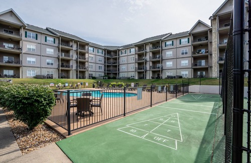 Branson Condo | Beautifully Designed Suite with Kitchenette beside Golf Course