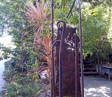 Buderim Apartment | Beautifully Elevated Treehouse Apartment