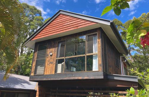 Buderim Apartment | Beautifully Elevated Treehouse Apartment