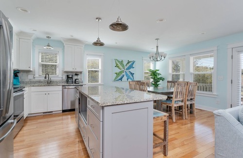 Monteray Shores House | Beautifully Furnished. Hot Tub. Foosball. Bring Fido.
