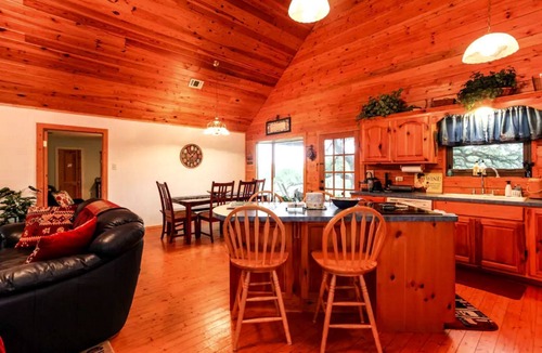Naumanns Camp Cabin | Beautifully Furnished Country Log Cabin Rental near Austin, Texas
