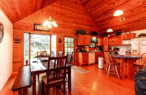 Naumanns Camp Cabin | Beautifully Furnished Country Log Cabin Rental near Austin, Texas