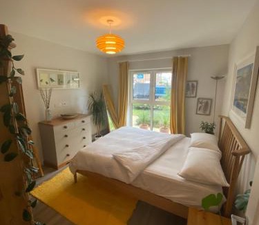 Uxbridge South Apartment | Beautifully Light Canal-side Apartment