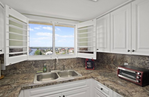 Hudson Condo | Beautifully Peaceful Island Getaway