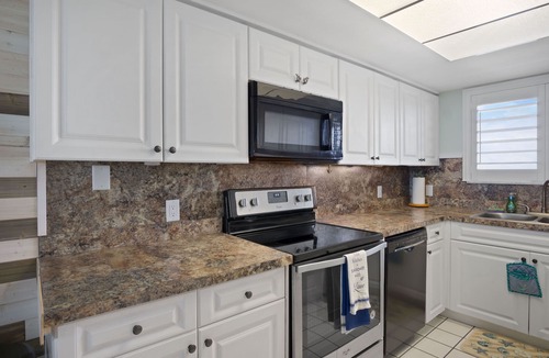 Hudson Condo | Beautifully Peaceful Island Getaway