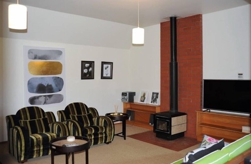 Masterton Cottage | Beautifully presented townhouse