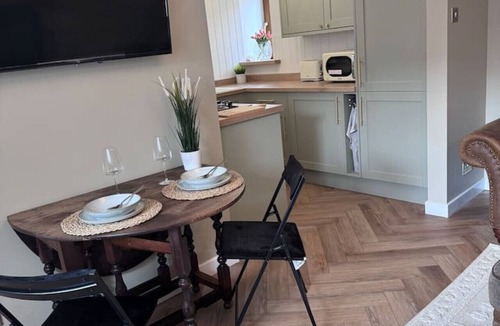 Nairn House | Beautifully presented Cottage by the beach