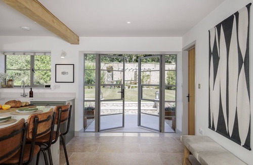 Burford Cottage | Beautifully presented dog friendly barn conversion - The Tallat