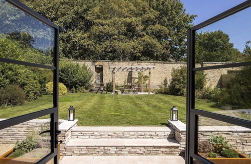 Burford Cottage | Beautifully presented dog friendly barn conversion - The Tallat