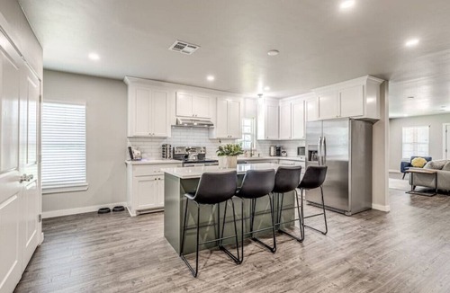 Central Oklahoma City House | Beautifully Remodeled 3B1.5B W/King Bed By OU Med