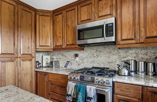 Lake Arrowhead Cottage | Beautifully Remodeled Kitchen Peaceful Mountain Views Sutter by Avantstay