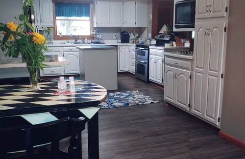 Mount Morris Apartment | Beautifully remodeled retreat. 3 mins from Letchworth