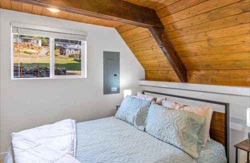 Agate Ski Chalet | Beautifully Remodeled Beach Front A-Frame