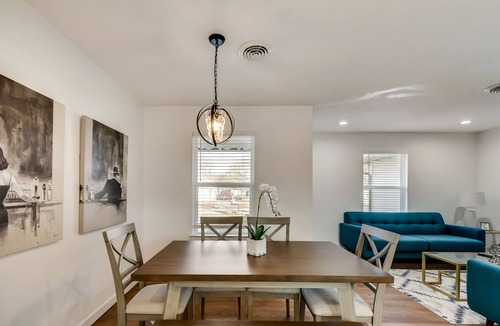 Dallas House | Beautifully Remodeled Home - 10 min. to Downtown!