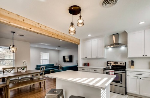 Dallas House | Beautifully Remodeled Home - 10 min. to Downtown!